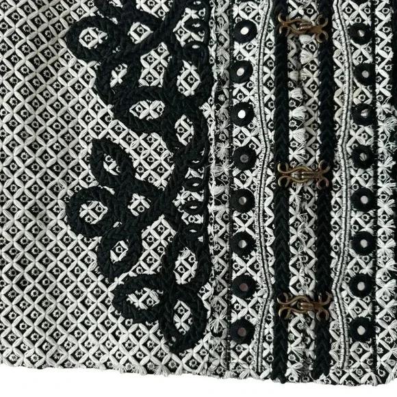 FARM Rio Abstract Black and White Geometric Woven Cardigan - Picture 8 of 14